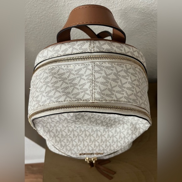 Michael Kors- Rhea Medium Cream Logo Backpack - Picture 5 of 10